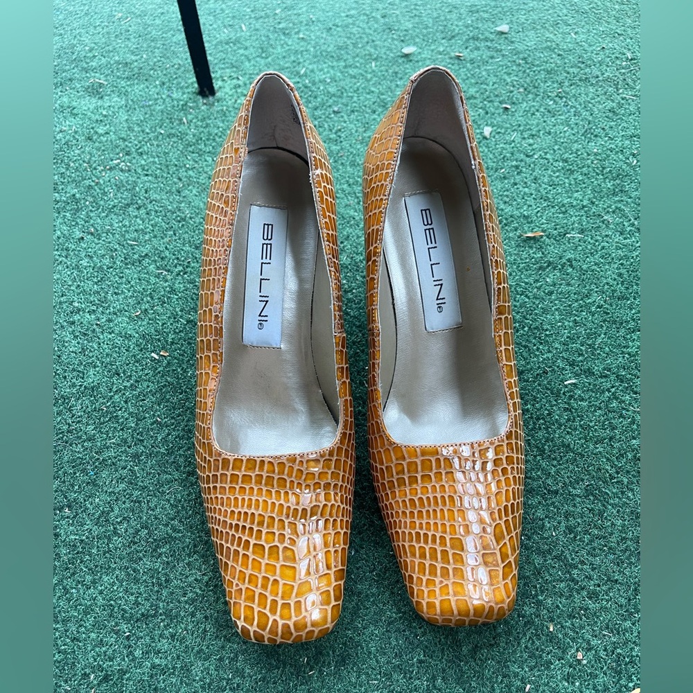 Bellini size 7 1/2 m Orange Reptile-Textured Heels